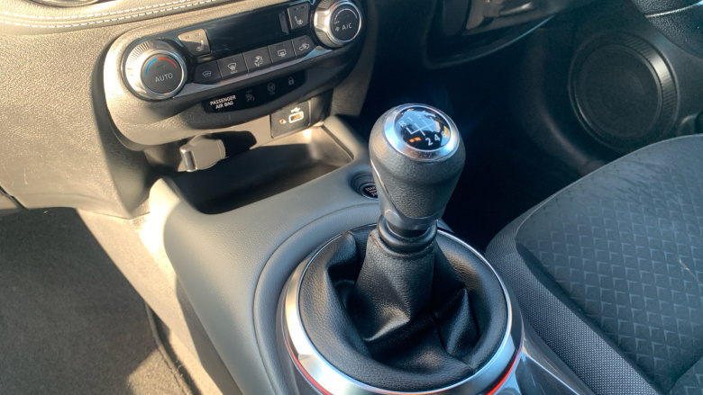 Nissan Juke 1.0 DiG-T N-Connecta 5dr Petrol Hatchback